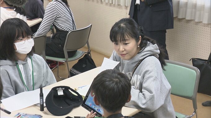 「当事者の子どもの声聞く」加藤大臣が教育現場を初視察|TBS NEWS DIG