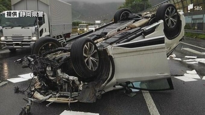 東名、新東名で車の横転事故相次ぐ 一時通行規制も 大雨の影響か 降雨時の運転に注意呼びかけ＝静岡県警|TBS NEWS DIG
