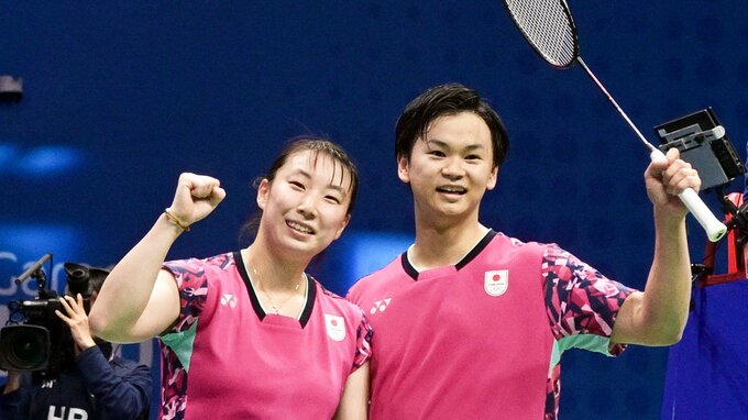 バドミントン混合ダブルス渡辺・東野は日本初の銀メダル ！ 決勝は地元・中国ペアにストレート負け 【アジア大会】|TBS NEWS DIG