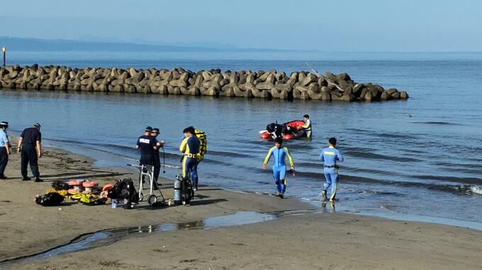 海で遊んでいた3人が深みにはまり、男子高校生1人が沖に流され行方不明　捜索活動再開　島根県・出雲市|TBS NEWS DIG