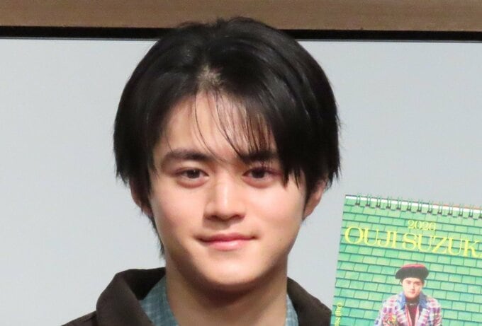 【 鈴鹿央士 】 「今までで1番見て楽しい」　2026カレンダーのお気に入りカットは　「ほぼガチ寝」シーン|TBS NEWS DIG