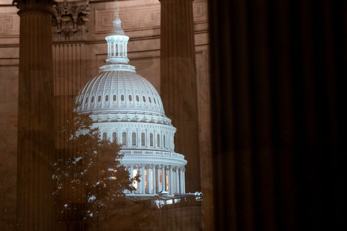 米国、財政赤字拡大で新会計年度スタート－医療と国防支出膨らむ