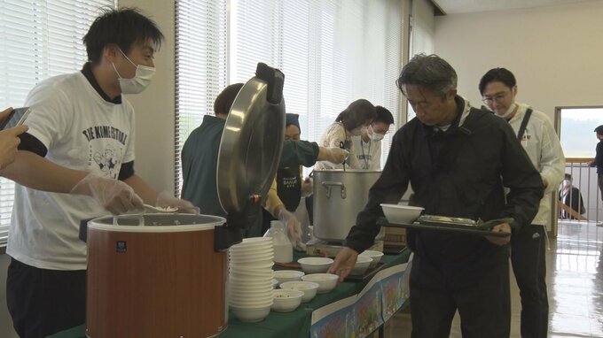 「ものづくりのまち三条市が若い人たちの聖地巡礼になれば…」ドラマ撮影現場を滝沢亮三条市長が地元の特産品で激励（新潟）|TBS NEWS DIG