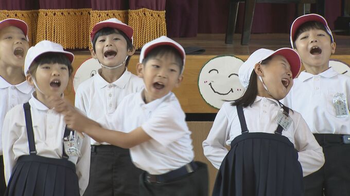 防府市の奇祭“笑い講”をモチーフに　「大きな声で笑えてよかった」小学生が“お笑い集会”　|　山口のニュース・天気・防災｜tys NEWS｜ｔｙｓテレビ山口