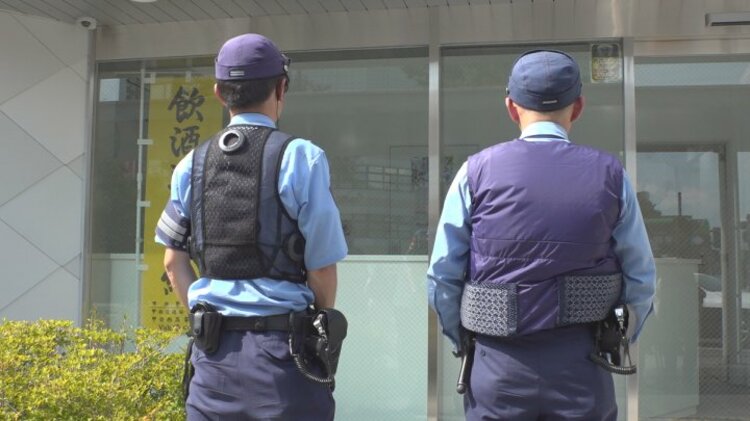 炎天下で少しは楽になる」 警察官の暑さ対策 冷却機能付きベストを試験