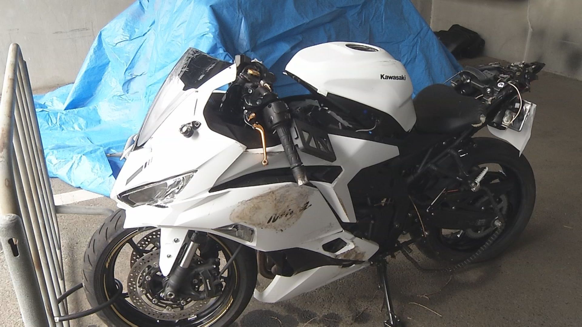 国道でオートバイがガードレールに接触して転倒　運転していた男性が死亡　大分・日田市