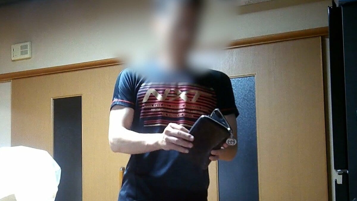 【監視カメラがとらえた一部始終】訪問業者の男が全身まひの男性から盗んだのは現金、アーモンドチョコ、ポタージュ、レトルトカレー、たばこ、ペットボトルのコーヒー…【岡山】