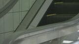 駅のエスカレーターで30代女性の背後に立つ不審な男→スカートの下にスマホ→私服警察官が逮捕　37歳男｢その通り｣容疑認める　|　福岡のニュース｜RKB NEWS｜RKB毎日放送