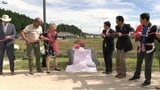 東日本大震災が縁で続く友好の証し オランダのデン・ヘルダー市関係者も出席し「日蘭友好広場」開所式 子どもたちがチューリップの球根植える 岩手・陸前高田市|TBS NEWS DIG