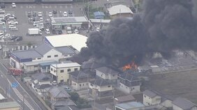 【速報】茨城・結城市のタイヤ販売店で火事　現在もタイヤ数百本が延焼中|TBS NEWS DIG