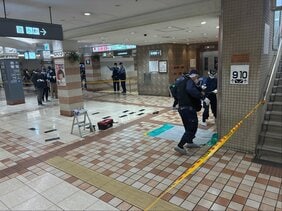 【速報】「女性が刺された」大阪・天王寺駅付近の地下街で20～30代の女性が首筋あたりを刺され搬送　命に別状なし　事件に関与とみられる男２人が逃走|TBS NEWS DIG