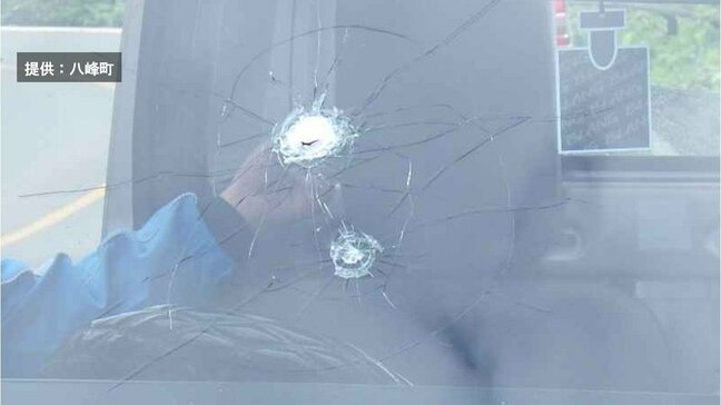 【追記あり】運転中の女性の左耳に「猟銃の弾」あたったか… 運転中に車の前後のガラスが割れる→直後に左耳に激痛・流血… 60代女性が搬送先の病院で治療中 |TBS NEWS DIG