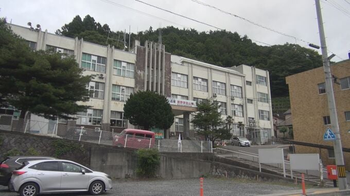 市役所本庁舎が役割終え閉庁式　鉄の都として栄えた1954年建設　東日本大震災で一部浸水も　24日に新庁舎で業務開始　岩手・釜石市|TBS NEWS DIG