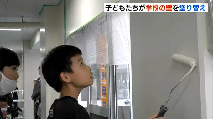 「いいいろ塗装の日」学校の薄暗い壁が明るく生まれ変わる…子どもたちが塗り替え　|　高知のニュース・天気｜KUTV NEWS | KUTVテレビ高知