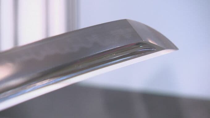 刀剣ファン垂涎“100振り”以上の日本刀の展示会はじまる…刀に触れる体験会も | 石川県のニュース|MRO北陸放送