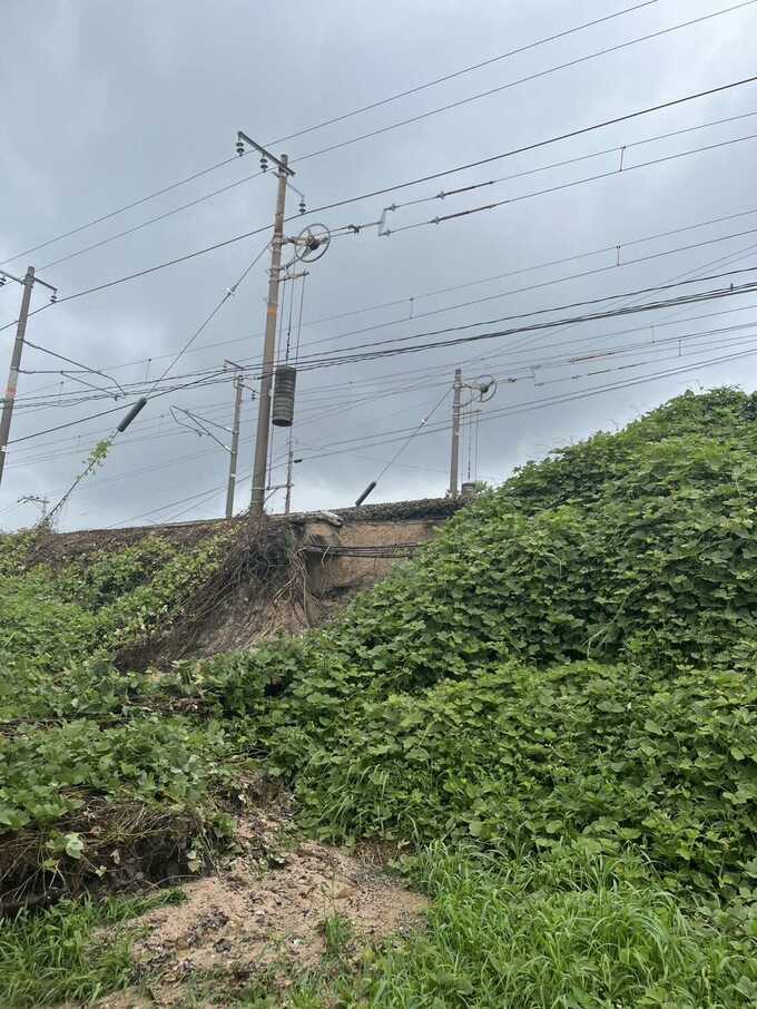 ＪＲ山陽線 線路のり面の土砂が流出…長府～新下関駅間（山口県下関市）　12日も終日運転取りやめに|TBS NEWS DIG