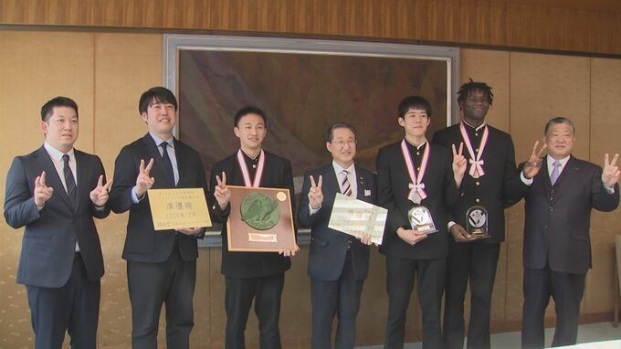 強豪校を次々と撃破…鳥取城北男子バスケ部「ウインターカップ」準優勝を平井知事に報告　「夢のような快挙」健闘讃える　|　BSSニュース | BSS山陰放送