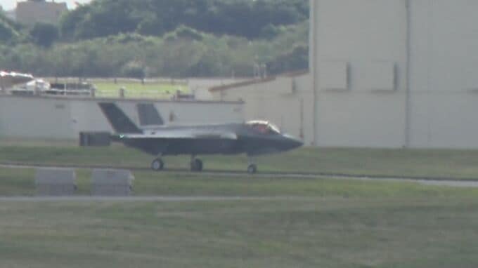 米本国で墜落のFー35戦闘機　嘉手納基地で飛行継続|TBS NEWS DIG