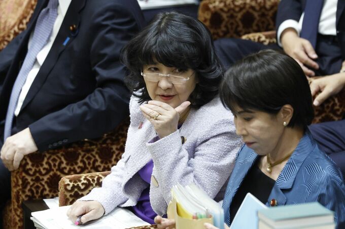 来年度予算122兆円超で最大、金利上昇で国債費膨張-積極財政の足かせ