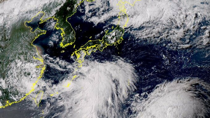 【九州南部・奄美地方】熱帯低気圧が沖縄本島の西海上に停滞　鹿児島県では27日昼前にかけて線状降水帯が発生して大雨災害の危険度が急激に高まる可能性【雨のシミュレーション】　|　富山のニュース｜天気・防災｜チューリップテレビ