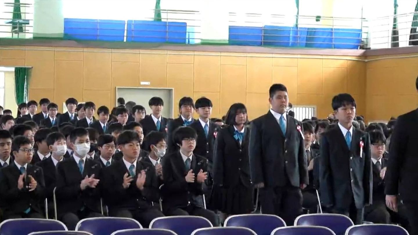 楠隼に新しい風」春から共学化の楠隼中学校で入学式 女子生徒23人入学
