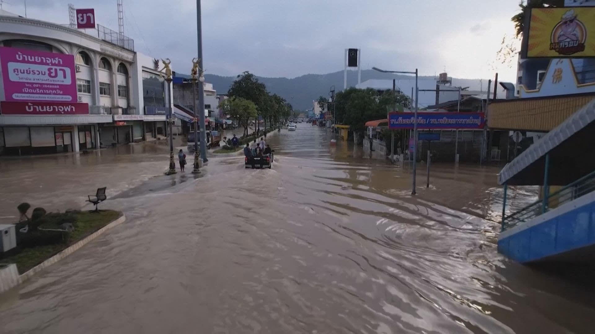 タイ南部の洪水 死者100人超 インドネシア・スマトラ島では豪雨災害で