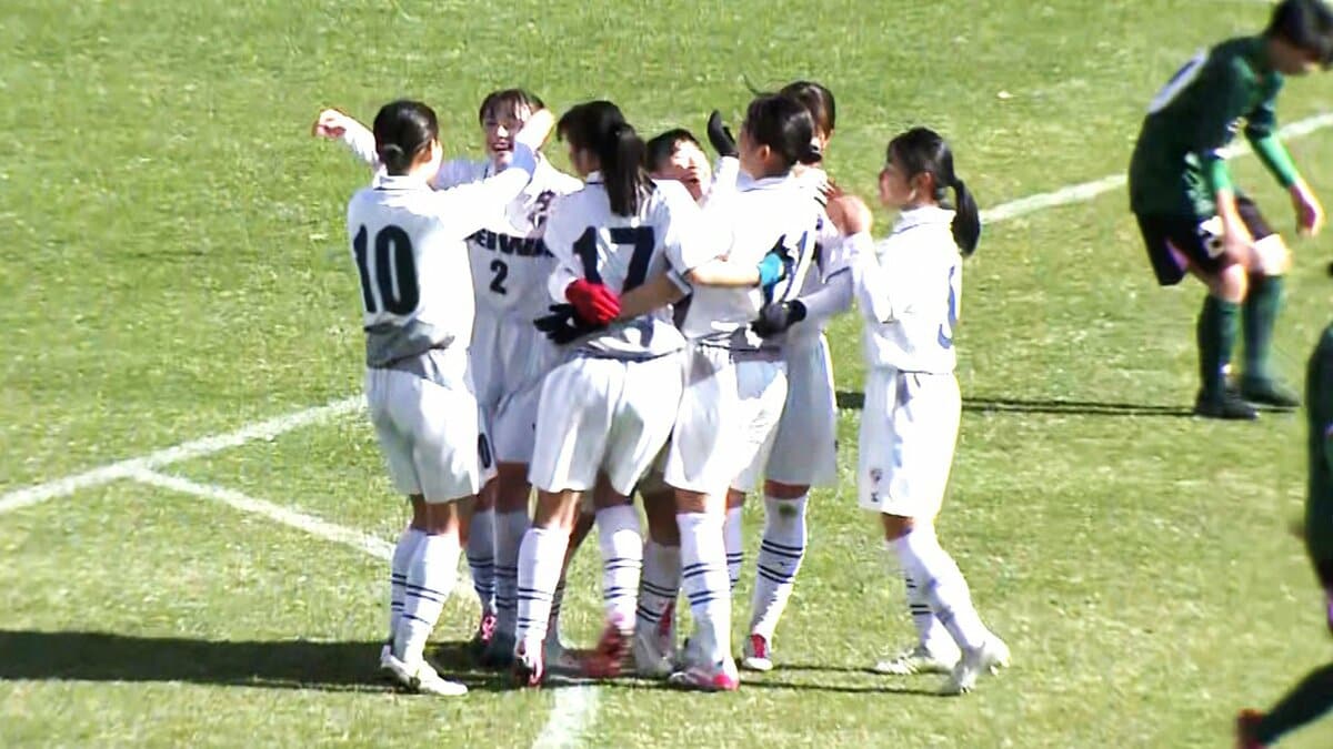 高校サッカー 聖和学園 ハーフコート 上下セット Oサイズ 前回大会ベスト8・宮城の聖和学園、準々決勝進出 ！ 鈴木紗保の2ゴール