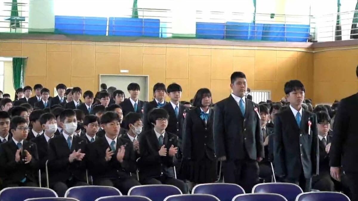 「楠隼に新しい風」春から共学化の楠隼中学校で入学式　女子生徒23人入学　鹿児島