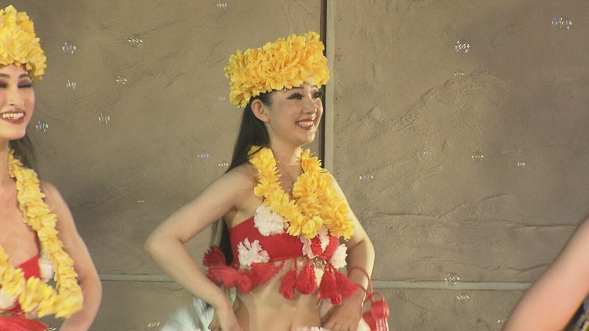 憧れの舞台に涙…新人フラガール5人がデビュー 16年ぶり双子も スパ