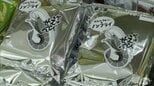 「白黒パッケージ」の「かっぱえびせん」が青森県内のスーパーにも　中東情勢の影響が身近なところに　買い物客は「いつまで続くのか不安」「寂しく思う…」　一方で物珍しさもあってか売り上げは…|TBS NEWS DIG