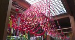 旅館のロビーに響く涼しげな音色…長野・阿智村の昼神温泉の旅館に約1000個の風鈴「爽やかで涼しげな感じでした…」|TBS NEWS DIG