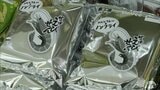 「白黒パッケージ」の「かっぱえびせん」が青森県内のスーパーにも 中東情勢の影響が身近なところに 買い物客は「いつまで続くのか不安」「寂しく思う…」 一方で物珍しさもあってか売り上げは… | 青森のニュース│ATV NEWS│青森テレビ