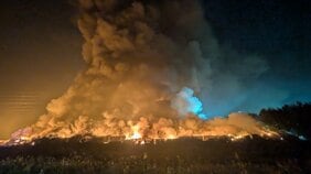 廃プラスチックのリサイクル工場で火災　鎮圧のめど立たず　これまでにけが人なし　茨城・坂東市|TBS NEWS DIG