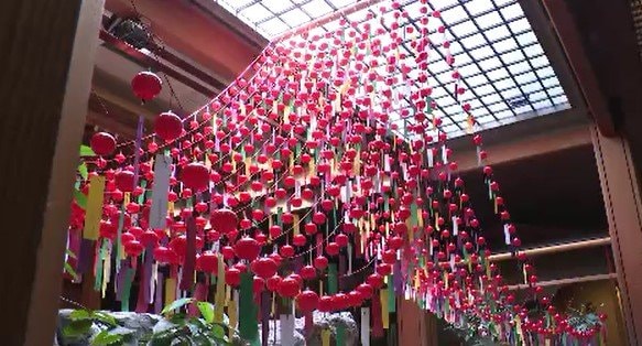 旅館のロビーに響く涼しげな音色…長野・阿智村の昼神温泉の旅館に約1000個の風鈴「爽やかで涼しげな感じでした…」　|　SBC NEWS | 長野のニュース | SBC信越放送