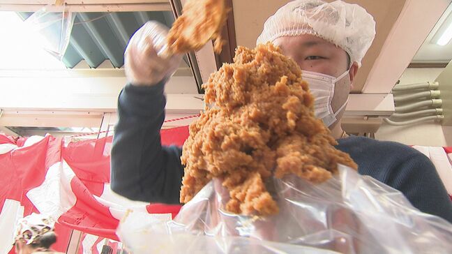 物価高騰の中…お得な「みそ盛りチャレンジ」30秒でどれだけ盛れるか挑戦　最高は6キロ！多くの人でにぎわう|TBS NEWS DIG