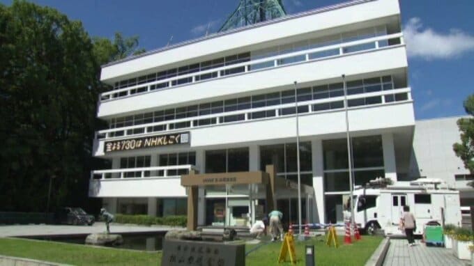 NHK男性アナウンサー 窃盗容疑で書類送検 数百円の食品を万引きか 余罪ほのめかす供述 NHK「職員が捜査を受けている」|TBS NEWS DIG