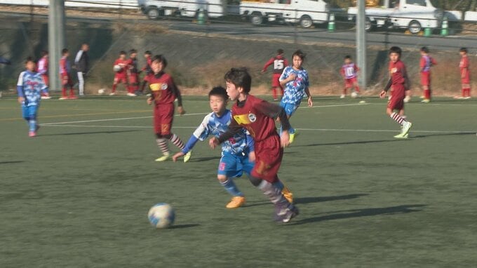 小学生のサッカー大会　4月上旬並みの暖かさの中、熱戦展開　大分市　|　大分のニュース｜OBS NEWS｜大分放送