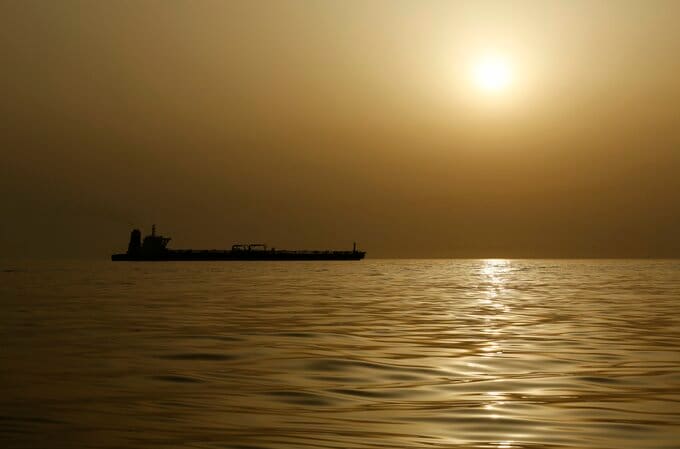 川崎汽船、ペルシャ湾内の船舶に待機指示－中東混乱で日本企業も対応