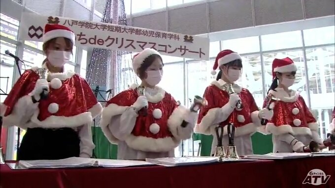 クリスマスイブにサンタの衣装で素敵な音色　青森県八戸市で短大生がコンサート　|　青森のニュース│ATV NEWS│青森テレビ