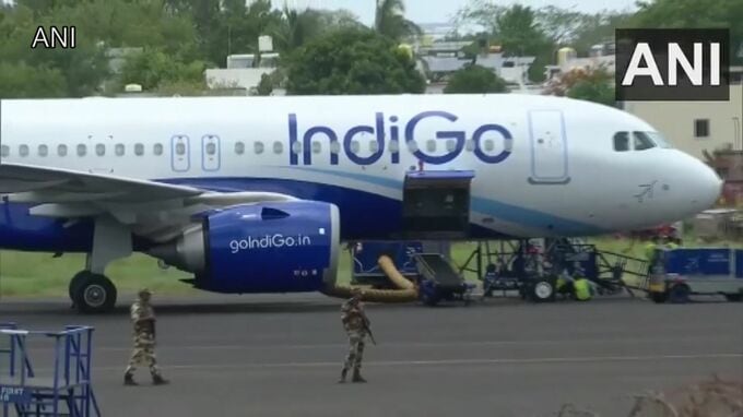 インドの旅客機が爆破予告で緊急着陸　インド西部での墜落事故後 相次ぐ