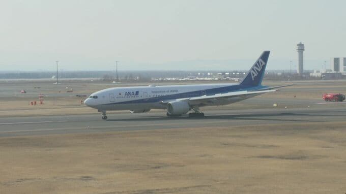 【速報】　新千歳空港で羽田発の全日空機が2つあるエンジンのうち1つを停止させ着陸　エンジンオイルの温度上昇を示す　乗客乗員323人全員無事|TBS NEWS DIG