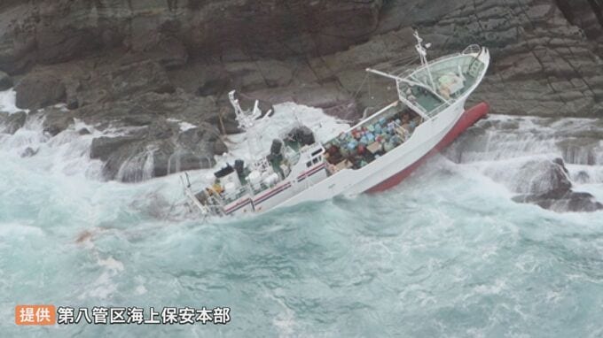 船は浸水し半分以上沈没…145トンの大型漁船が島根半島で座礁　乗組員9人全員救助、命に別状なし　かに漁で境港を利用|TBS NEWS DIG