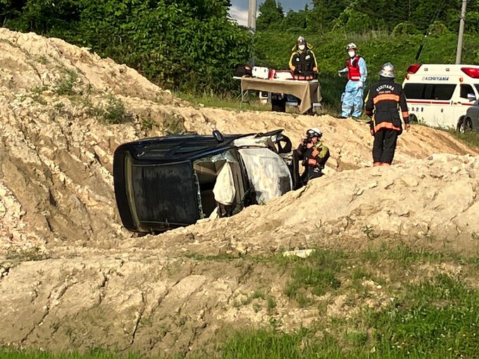 郡山市で車2台が衝突　1台がのり面落下し炎上　福島|TBS NEWS DIG
