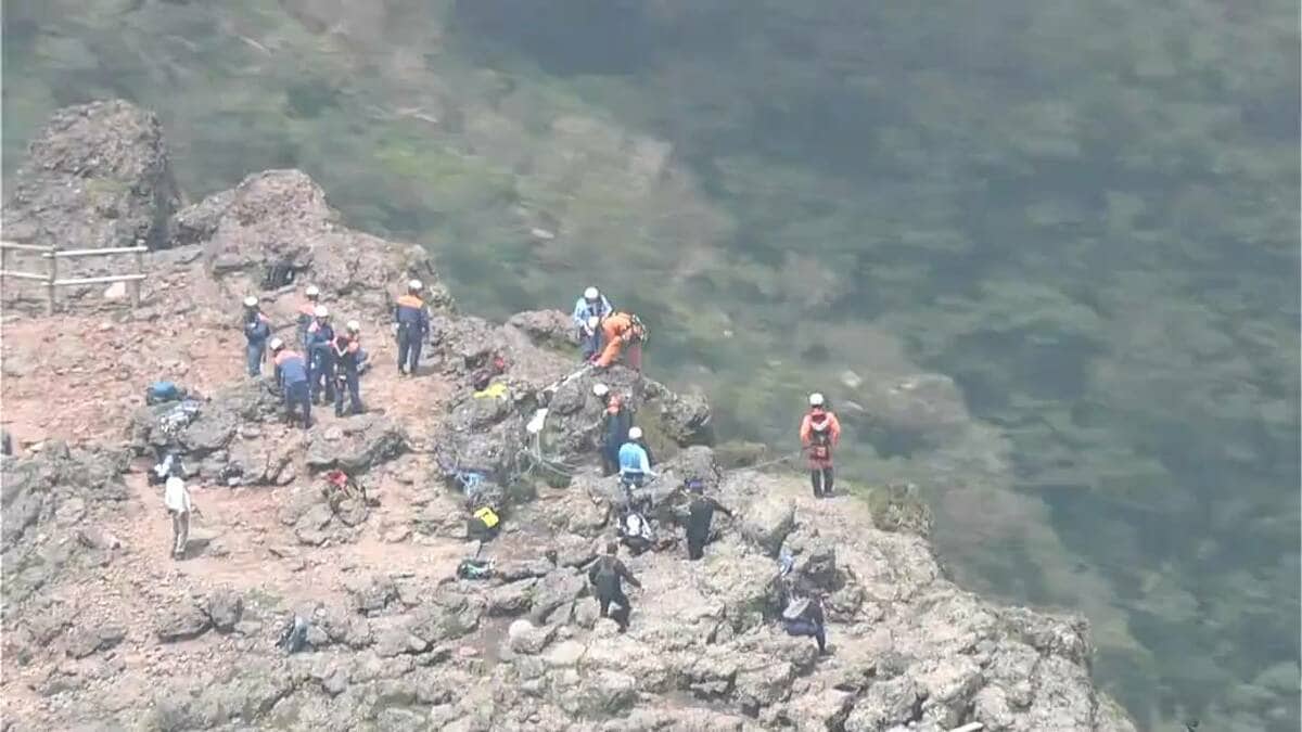 韓国岳で男性滑落か　火口で人が倒れているのを発見　ペルセウス座流星群観測ツアーに参加