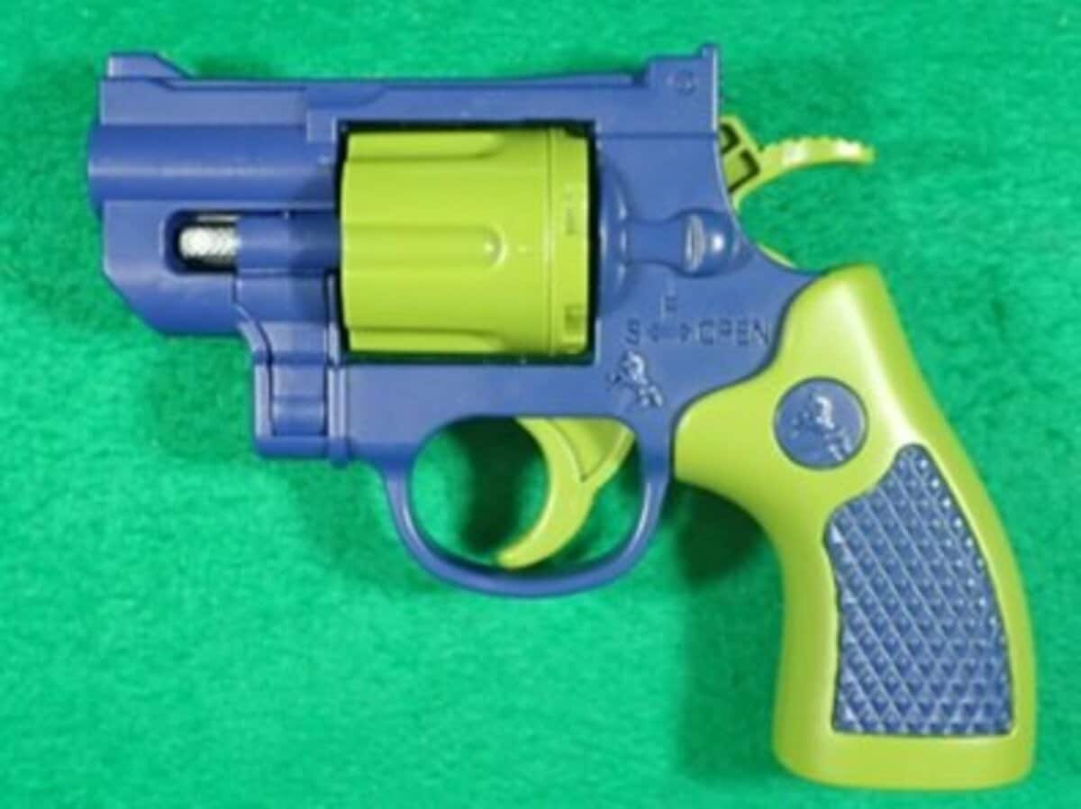 【中古】 僕らは玩具（おもちゃ）の銃を手に/集英社/榊原和希 中古】 僕らは玩具（おもちゃ）の銃を手に/集英社/榊原和希