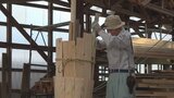 市内の通りに高さ3mほどの大松明が93本 8月26日開催の日本三奇祭・吉田の火祭りを前に 松明づくりが大詰め迎える|TBS NEWS DIG