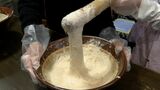 岡山・勝山地区特産の「幻のやまのいも」”銀沫(ぎんしぶき)”を地元の小学生が食べて学ぶ「ネバネバでおいしい」|TBS NEWS DIG