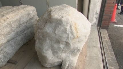 巨大岩塩オブジェ 東浦町の巨大岩塩「塩漬けにならず良かった」メルカリで21万円に値下げ