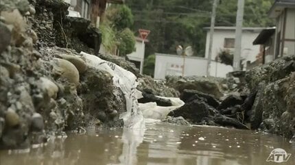 記録的な大雨となった青森県鰺ヶ沢町 “豪雨”で道路が裂けた地区は「開