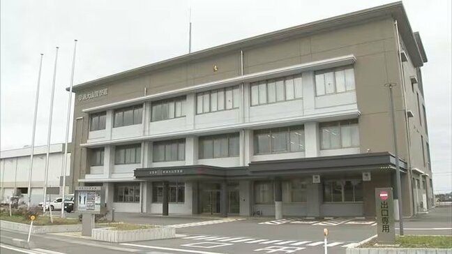 「道路向かいのアパートから炎と煙が出ています」　木造２階建てアパート２棟全焼　隣接する空き家にも延焼　けが人なし|TBS NEWS DIG